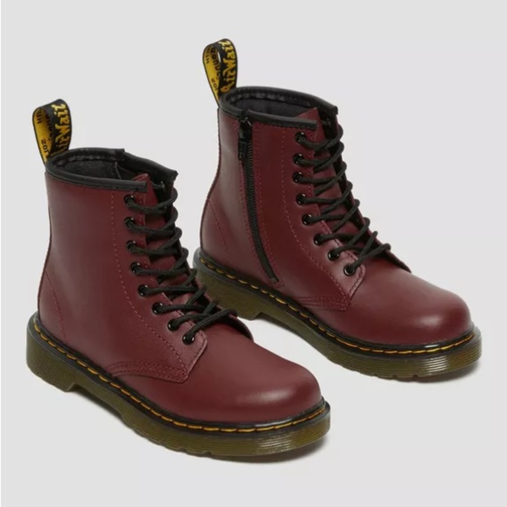 Dr. Martens Luana Short - Cherry Red ❤️